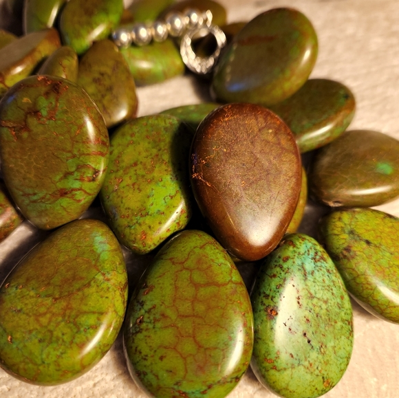 GENUINE Multi teardrop Gaspeite Heavy Necklace extremely Rare!! - Picture 6 of 7